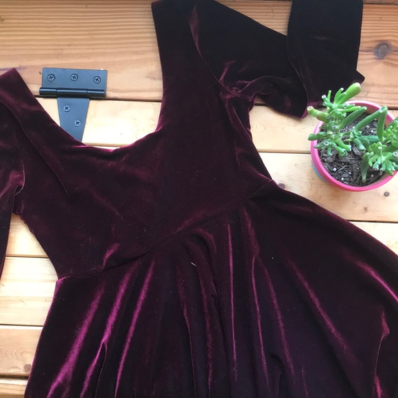 NYMPHE Dresses & Skirts - 3/$18!!❤️ Beautiful Velvet Dress